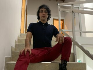 Naked RicardoThoms